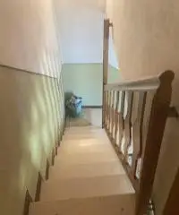 Rustico con accessori e terreno 9 ha