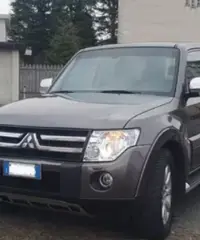 Mitsubishi Pajero 5 porte . 7 posti