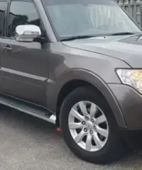 Mitsubishi Pajero 5 porte . 7 posti Mitsubishi Pajero 5 porte . 7 posti