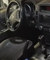 Mitsubishi Pajero 5 porte . 7 posti Mitsubishi Pajero 5 porte . 7 posti