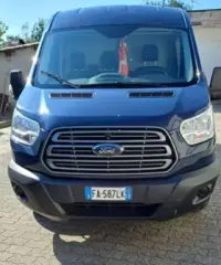 Furgone Ford transit blu notte