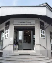 Negozio di 5 locali a Lazzate