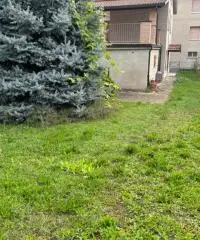 Casa indipendente con doppio garage in centro a Medesano