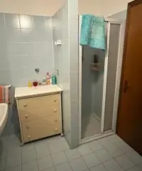 Casa indipendente con doppio garage in centro a Medesano