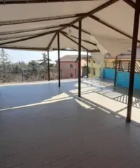 Negozio a Montescudo-Monte Colombo, 4 locali Negozio a Montescudo-Monte Colombo, 4 locali