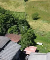 Casale in sassi risalente al 1500 con giardino Casale in sassi risalente al 1500 con giardino
