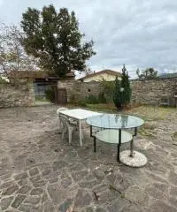 Casale in sassi risalente al 1500 con giardino Casale in sassi risalente al 1500 con giardino