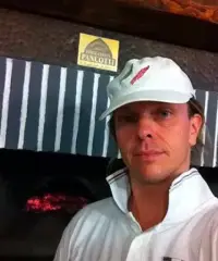 Pizzaiolo italiano disponibile per ESTERO e ITALIA Pizzaiolo italiano disponibile per ESTERO e ITALIA