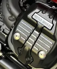 Moto Guzzi V7 850 Rosso Rovente - KM 0 TAX FREE Moto Guzzi V7 850 Rosso Rovente - KM 0 TAX FREE