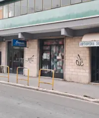 Locale commerciale ed attività - Via Cardarelli Locale commerciale ed attività - Via Cardarelli