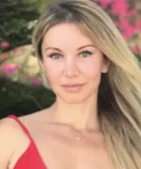 Un caffè, un sorriso e forse qualcosa di più Un caffè, un sorriso e forse qualcosa di più