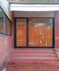 Fondo commerciale C/1 con insegna . 75.000