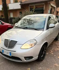 Lancia Ypsilon 1.2 69 CV Unyca x Neopatentati Lancia Ypsilon 1.2 69 CV Unyca x Neopatentati