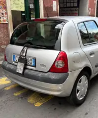 Renault Clio 1.2 16V 5 porte Confort Renault Clio 1.2 16V 5 porte Confort