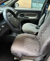 Renault Clio 1.2 16V 5 porte Confort Renault Clio 1.2 16V 5 porte Confort