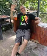 54 enne single lavoro e casa propria