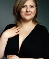 Una donna bellissima qui