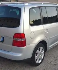 VOLKSWAGEN TOURAN 2.0 TDI 7 POSTI HIGHLINE - Veneto VOLKSWAGEN TOURAN 2.0 TDI 7 POSTI HIGHLINE - Veneto