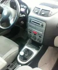 Alfa 147 Distinctive 1.9 JTD Alfa 147 Distinctive 1.9 JTD
