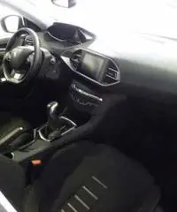 PEUGEOT 308 1.6 HDI ACTIVE FAP 92CV NAVI - Napoli PEUGEOT 308 1.6 HDI ACTIVE FAP 92CV NAVI - Napoli