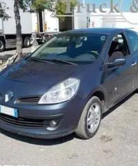 RENAULT CLIO - AUTOVETTURA 2006 - Puglia