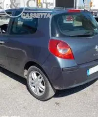 RENAULT CLIO - AUTOVETTURA 2006 - Puglia