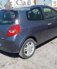 RENAULT CLIO - AUTOVETTURA 2006 - Puglia