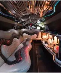 LIMOUSINE PER FESTA PRIVATA - Lucca