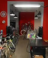 Negozio ricambi auto accessori bici chiavi Negozio ricambi auto accessori bici chiavi