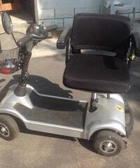 Scooter a batteria a 4 ruote