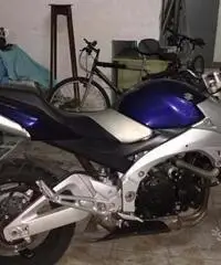 SUZUKI GSR IN BUONO STATO TRATTABILE SUZUKI GSR IN BUONO STATO TRATTABILE