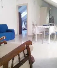 Appartamento mansardato vicino mare e stazione Appartamento mansardato vicino mare e stazione