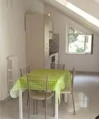 Appartamento mansardato vicino mare e stazione Appartamento mansardato vicino mare e stazione