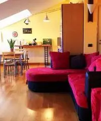 ATTICO ELEGANTEMENTE RIFINITO ATTICO ELEGANTEMENTE RIFINITO