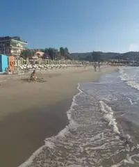 ANDORA(SV) ampio bilocale arredato vicino mare