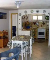 Fresca e tranquilla casetta nel verde a pochi passi dal mare Fresca e tranquilla casetta nel verde a pochi passi dal mare