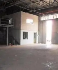 Capannone x uso deposito 600 MQ