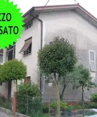 Capriva del Friuli: Casa indipendente 5 Locali o piu