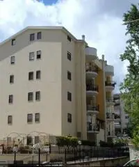 Appartamento tra Viale Mancini e Viale Cosmai! Vero affare! Appartamento tra Viale Mancini e Viale Cosmai! Vero affare!