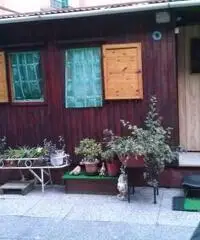 Svendo Roulotte con Pre-Ingresso e servizi per sei a 70 MT.dal mare. Svendo Roulotte con Pre-Ingresso e servizi per sei a 70 MT.dal mare.