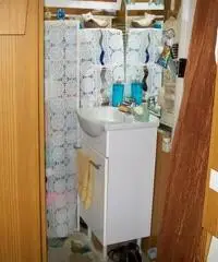 Svendo Roulotte con Pre-Ingresso e servizi per sei a 70 MT.dal mare. Svendo Roulotte con Pre-Ingresso e servizi per sei a 70 MT.dal mare.