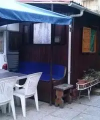 Svendo Roulotte con Pre-Ingresso e servizi per sei a 70 MT.dal mare. Svendo Roulotte con Pre-Ingresso e servizi per sei a 70 MT.dal mare.