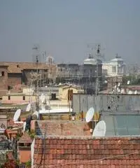 BELLA STANZA DOPPIA TRA COLOSSEO E SAN GIOVANNI