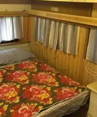 Roulotte con preingresso (casetta) in legno Roulotte con preingresso (casetta) in legno