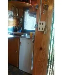 ROULOTTE CON PRE INGRESSO E TELO DI COPERTURA ROULOTTE CON PRE INGRESSO E TELO DI COPERTURA