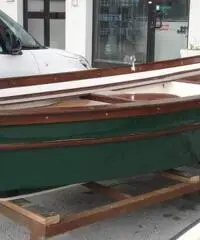 Battana di 4.20m in vetroresina completamente ricondizionata Battana di 4.20m in vetroresina completamente ricondizionata