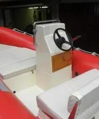 Gommone BWA 4,40 con motore 40 cavalli Yamaha 4 tempi EFI Gommone BWA 4,40 con motore 40 cavalli Yamaha 4 tempi EFI