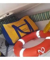 Bellissimo scafo americano di circa metri 6. Bellissimo scafo americano di circa metri 6.