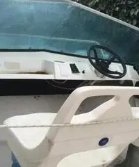 Scafo 6 m con motore e carrello. Ottime condizioni.