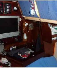 Barca a vela pronta alla boa. Pesca solo 90cm Barca a vela pronta alla boa. Pesca solo 90cm